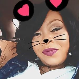 Meet your Posher, Mia